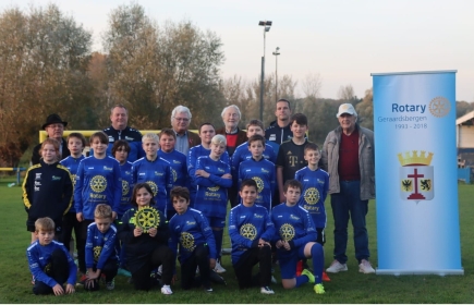 Ook dit jaar schenkt Rotaryclub Geraardsbergen de uitrusting aan het G-foot-team van Jong Geraardsbergen